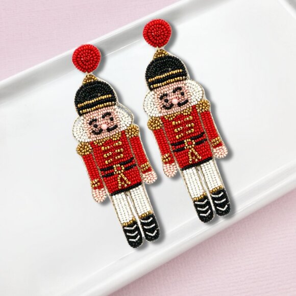 Red Nutcracker Wooden Soldier Christmas Holiday Seed Beaded Earrings NEW - Picture 1 of 2